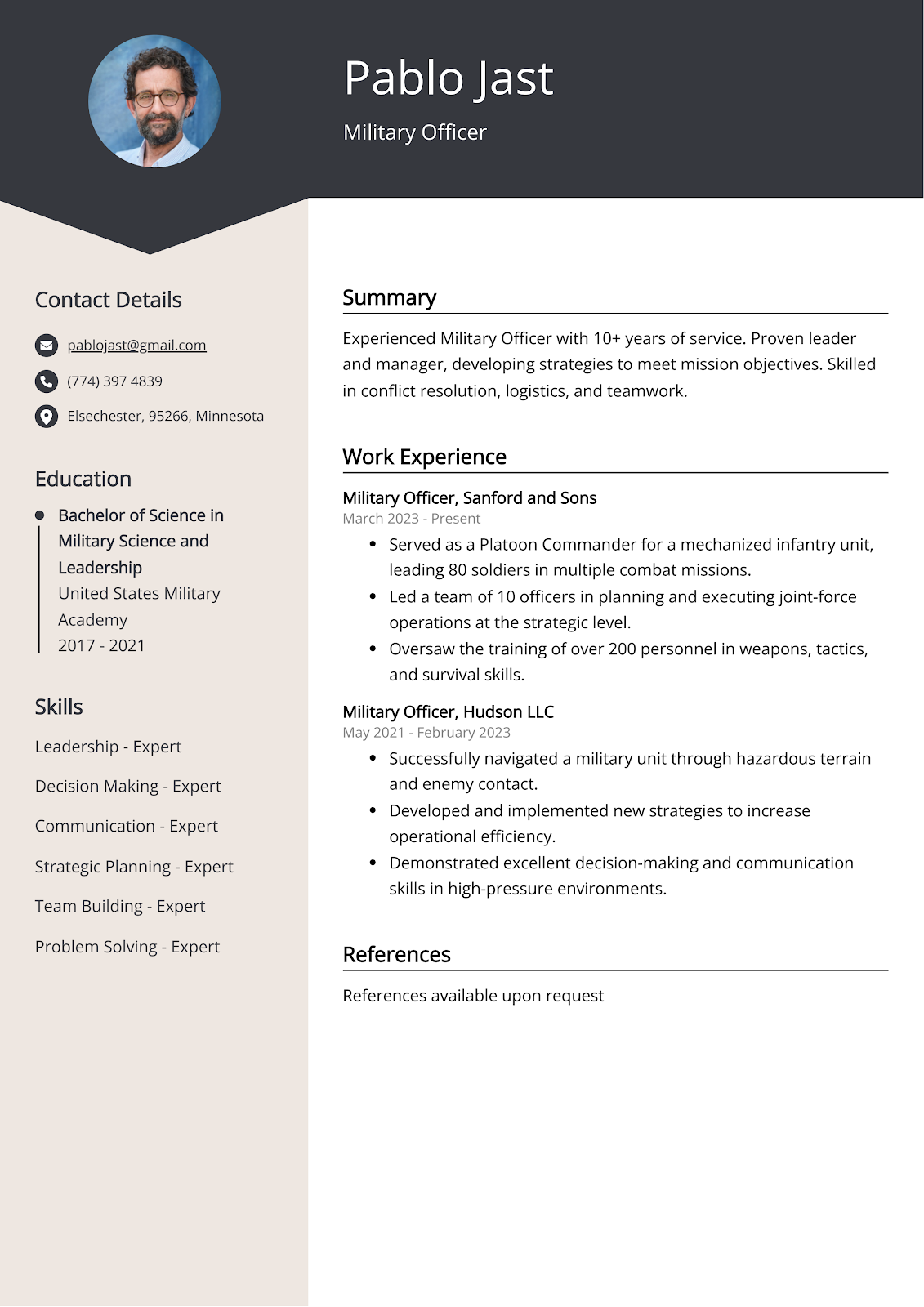 https://resumaker.ai/s3/en-US/cv-examples/Military-Officer-CV-Example.png
